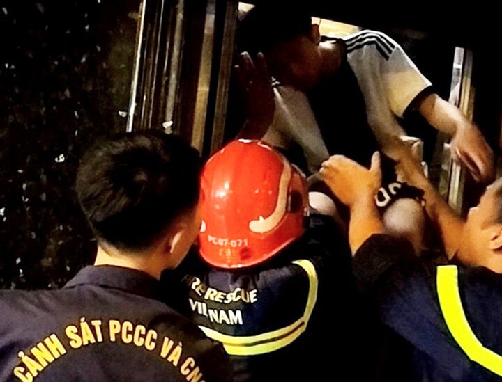 Năm người mắc kẹt trong thang máy quán internet ở Hải Phòng789BET-