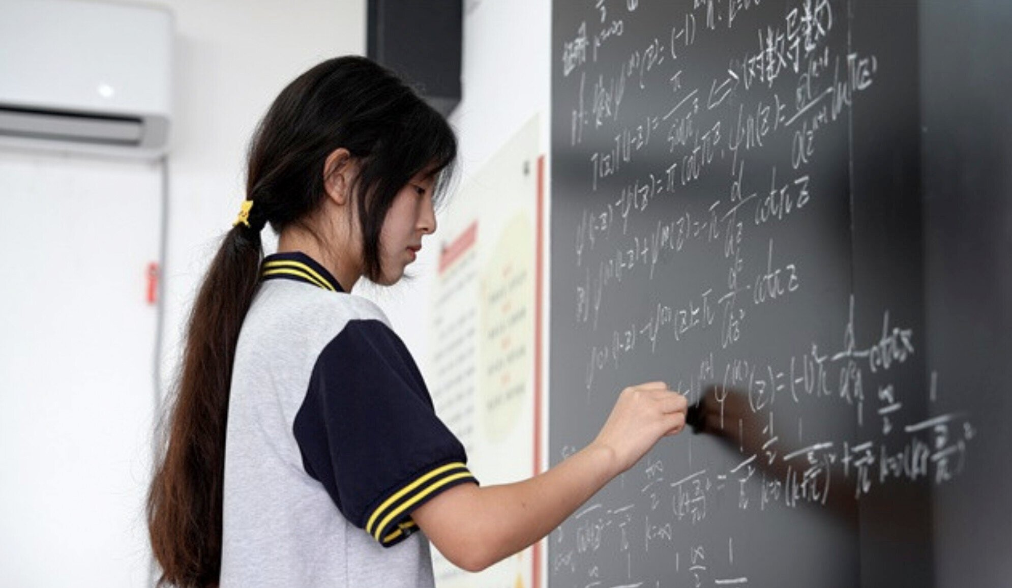 Nữ sinh 17 tuổi đạt thành tích cao về toán học, được ca ngợi 'giỏi hơn tiến sĩ'-CSKH F8BET